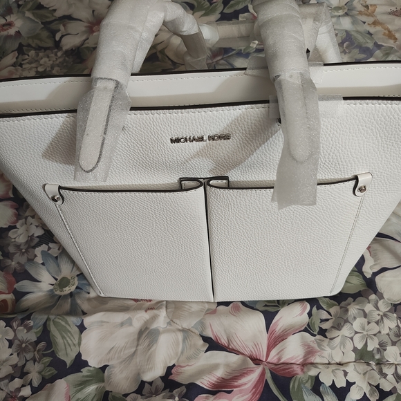 Michael Kors White Tote Bag - Picture 1 of 9